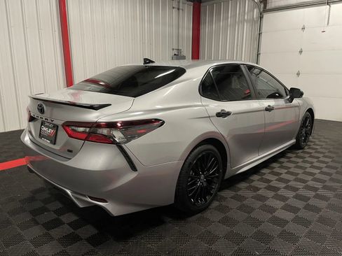 Used 2022 Toyota Camry SE image 4
