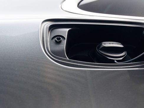 Certified 2025 Porsche Cayenne AWD/4WD image 29