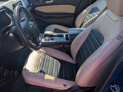 Used 2021 Ford Edge SE image 16