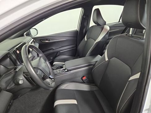 Used 2025 Toyota Camry SE FWD image 13
