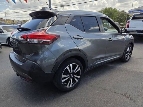 Used 2018 Nissan Kicks SR FWD image 21