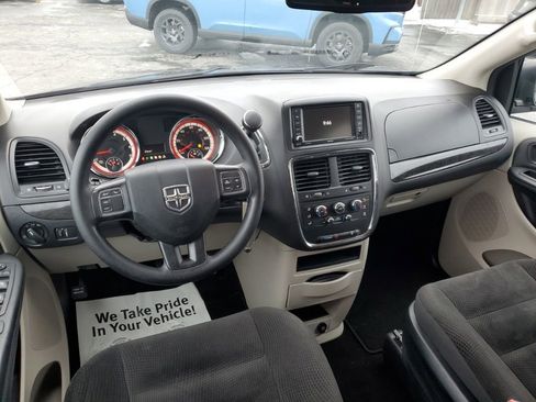 Used 2018 Dodge Grand Caravan SE w/ UConnect Hands-Free Group image 24