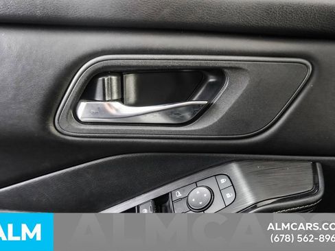 Used 2024 Nissan Rogue SV image 48