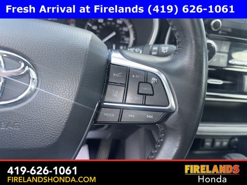 Used 2020 Toyota Highlander XLE image 17