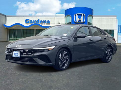 Used 2024 Hyundai Elantra Limited image 3