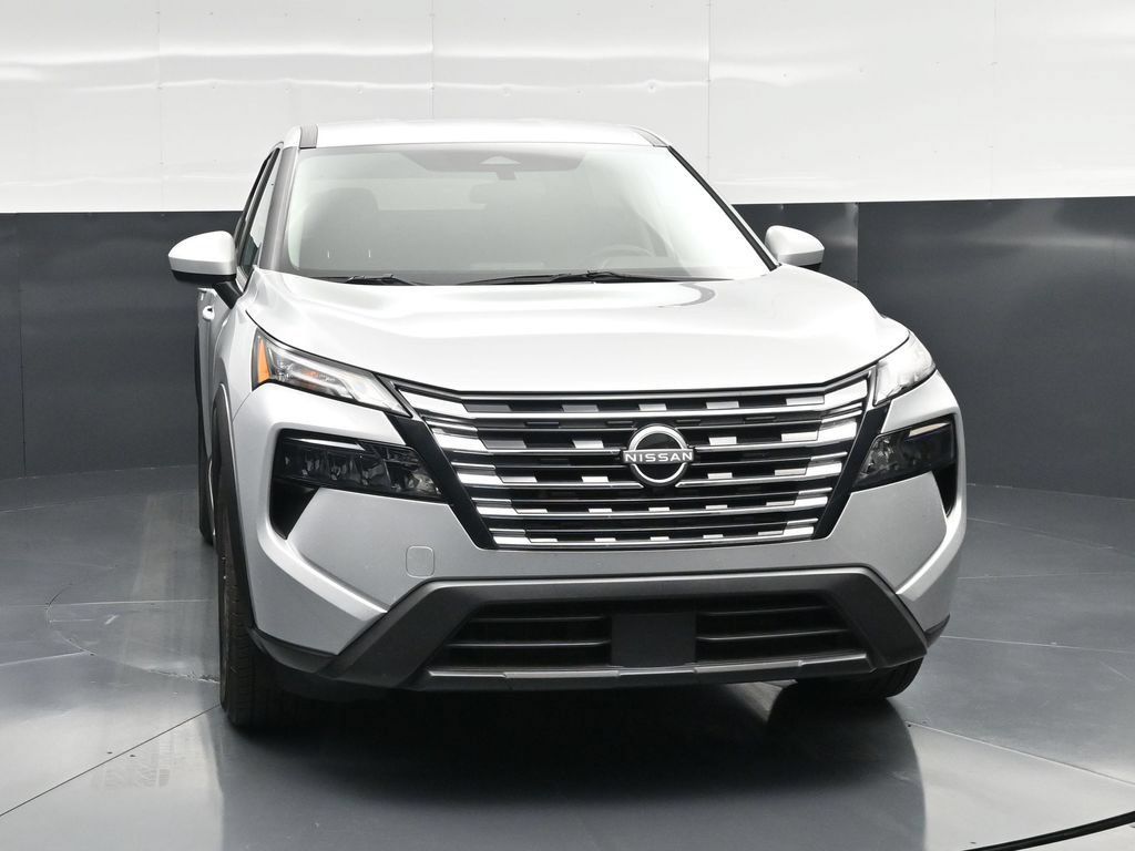 Used 2025 Nissan Rogue SV AWD/4WD image 5
