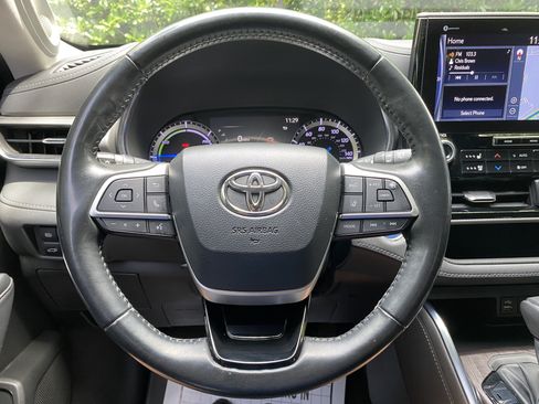Used 2022 Toyota Highlander Platinum FWD image 19