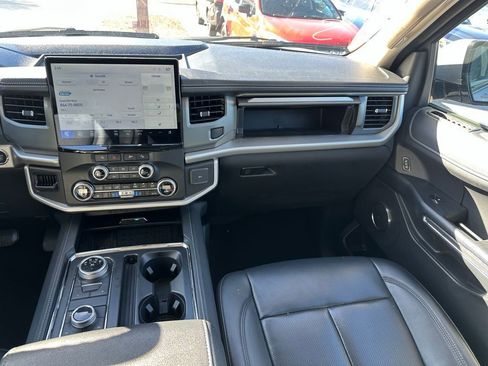 Used 2023 Ford Expedition XLT image 23
