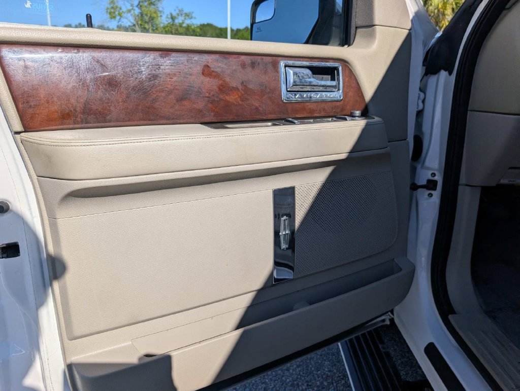 Used 2014 Lincoln Navigator 2WD image 14