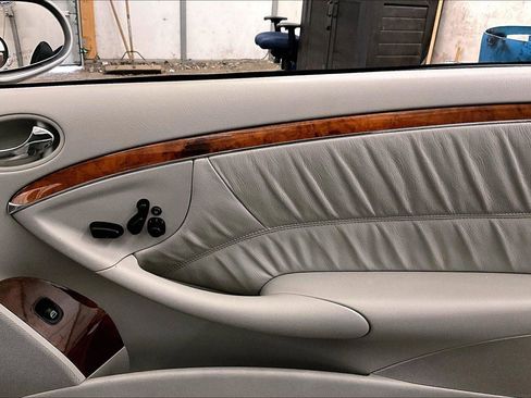 Used 2005 Mercedes-Benz CLK 320 Cabriolet image 24