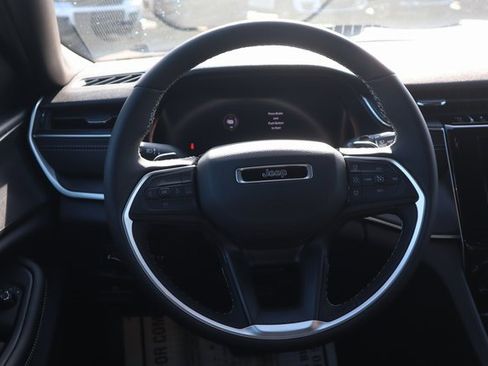 New 2025 Jeep Grand Cherokee L Altitude image 4