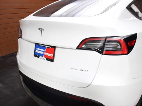 Used 2021 Tesla Model Y Long Range image 15