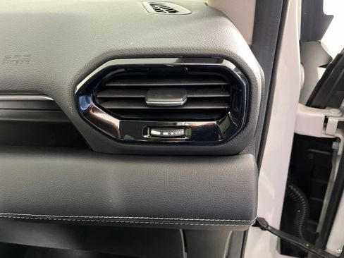Certified 2025 Honda Pilot Touring image 11