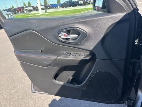 Used 2019 Jeep Cherokee Trailhawk w/ Cold Weather Group image 21