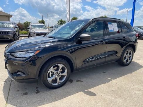 Used 2025 Ford Escape ST-Line AWD/4WD image 2
