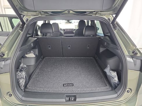 New 2026 Volkswagen Tiguan SE R-Line FWD image 12