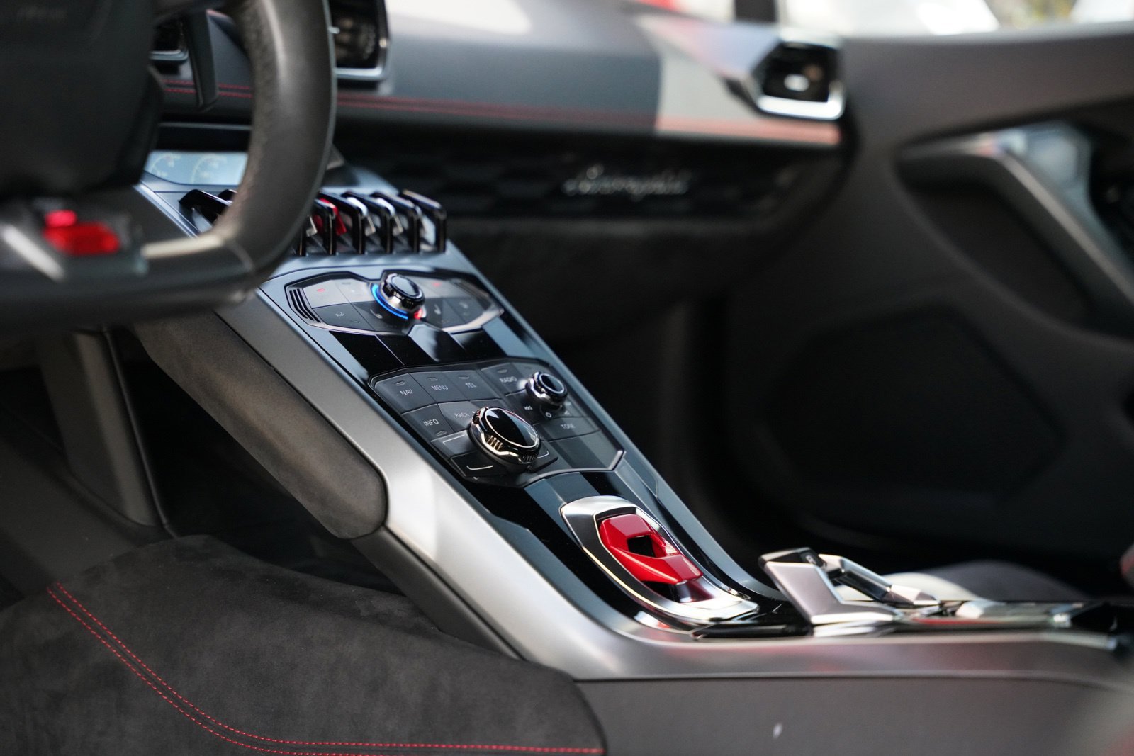 Used 2015 Lamborghini Huracan LP 610-4 AWD/4WD image 21
