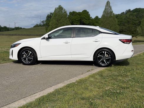 Used 2024 Nissan Sentra SV FWD image 2