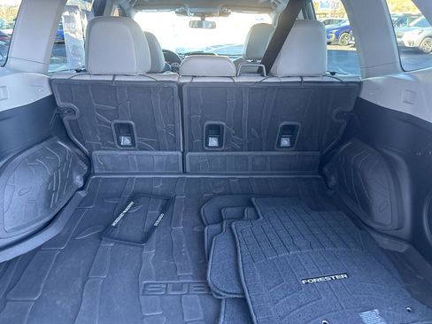 Certified 2022 Subaru Forester Limited image 9