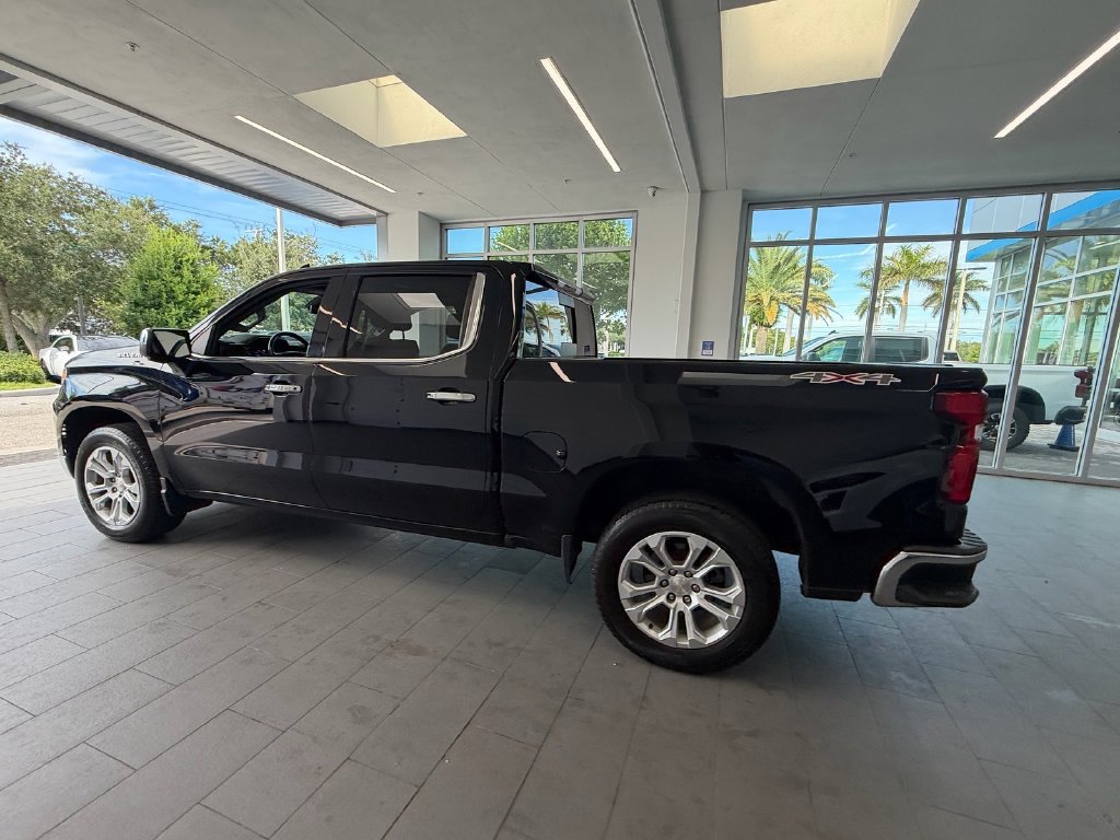 Certified 2022 Chevrolet Silverado 1500 LTZ w/ LTZ Premium Package AWD/4WD image 5