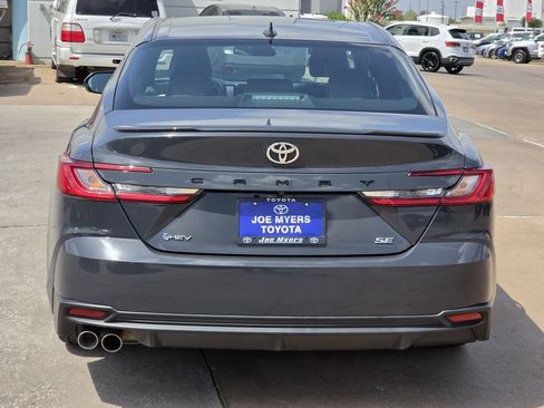 Used 2025 Toyota Camry SE FWD image 8