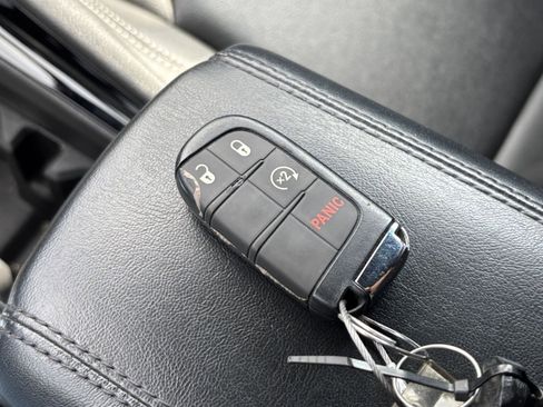 Used 2025 Jeep Compass Limited image 21