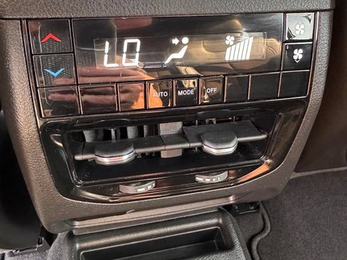 Used 2023 Jeep Grand Cherokee L Laredo AWD/4WD image 17