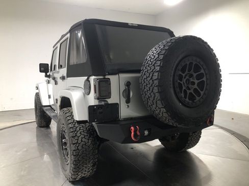 Used 2012 Jeep Wrangler Unlimited Sahara image 6