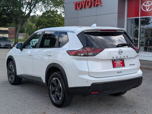 Used 2024 Nissan Rogue SV AWD/4WD image 6