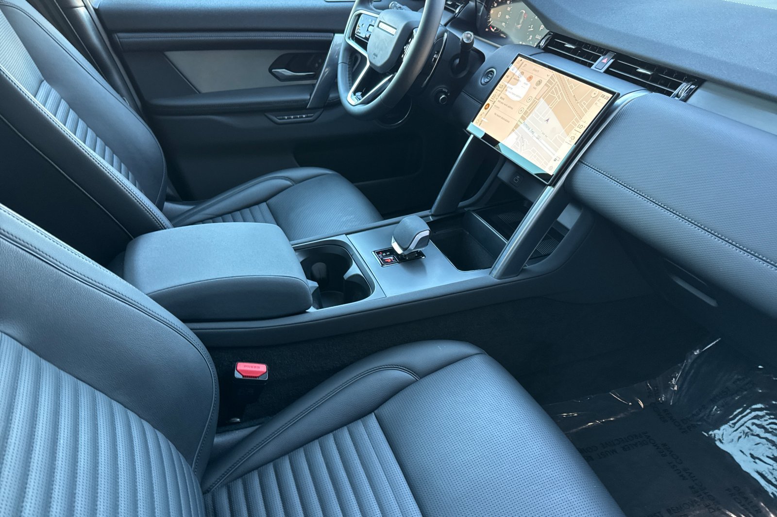 Used 2025 Land Rover Discovery Sport Dynamic SE AWD/4WD image 17