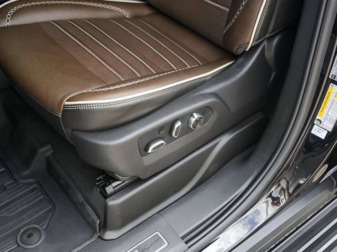 Used 2026 GMC Yukon Denali Ultimate AWD/4WD image 10