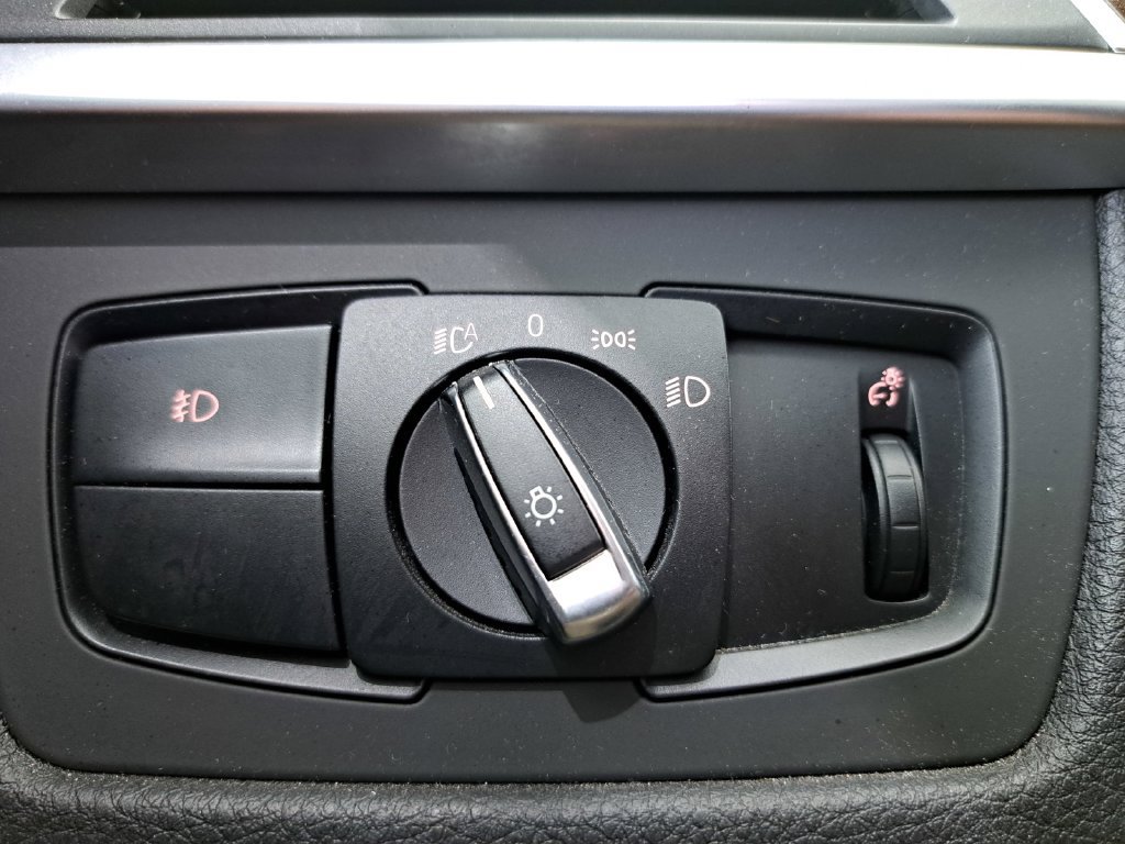 Used 2016 BMW 320i Sedan RWD image 22