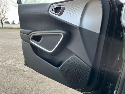 Used 2025 Kia Soul LX w/ LX Technology Package image 18