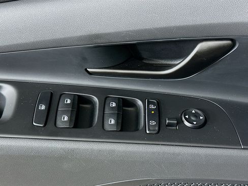 Used 2025 Hyundai Elantra Sport FWD image 15