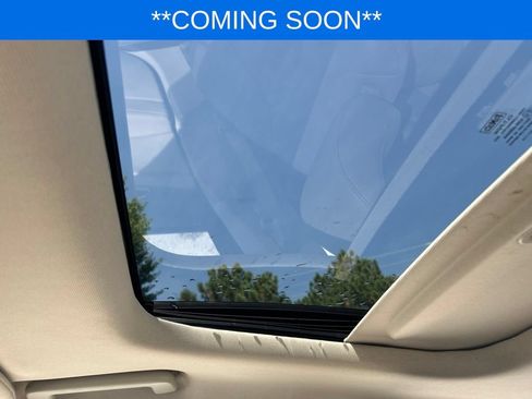 Used 2017 Ford Fusion SE w/ Fusion SE Technology Package FWD image 18