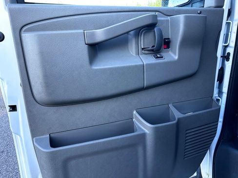 Used 2025 Chevrolet Express 2500 Extended w/ Communications Package image 21