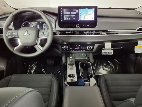 New 2026 Mitsubishi Outlander SE image 12