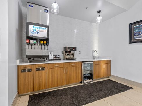 Used 2005 Ford Freestar SES image 16