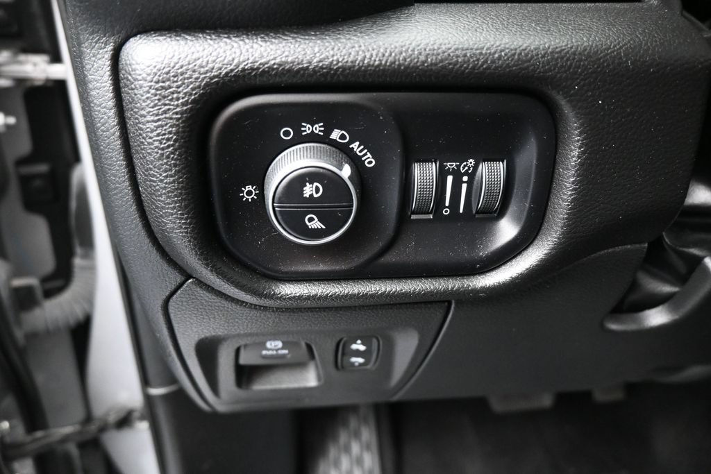 Used 2025 RAM 1500 Laramie AWD/4WD image 12