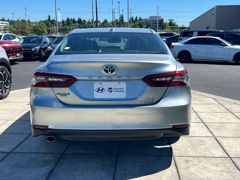 Used 2022 Toyota Camry XLE w/ Navigation Upgrade Package FWD image 8