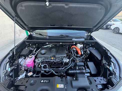 Used 2025 Toyota RAV4 LE image 31