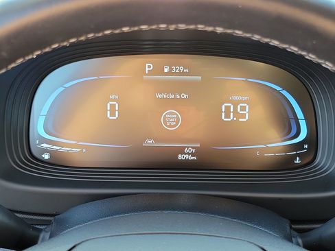 Certified 2025 Hyundai Venue SEL FWD image 12
