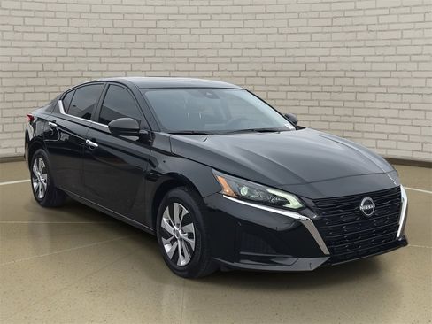 Certified 2025 Nissan Altima 2.5 S image 3