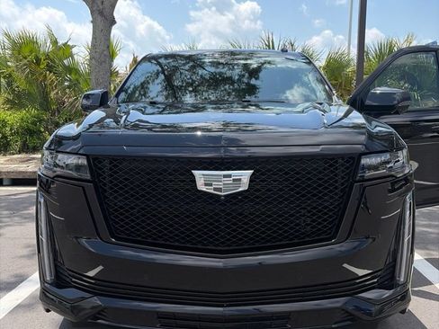 Used 2024 Cadillac Escalade Sport Platinum w/ LPO, ONYX Package AWD/4WD image 1