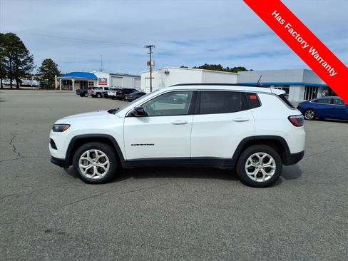 Used 2024 Jeep Compass Latitude image 2