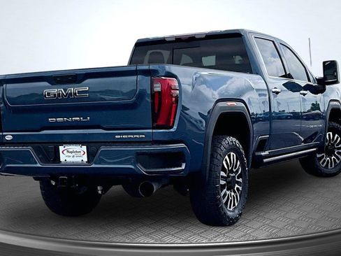 Used 2024 GMC Sierra 2500 Denali Ultimate AWD/4WD image 2