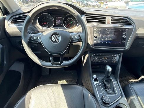 Used 2021 Volkswagen Tiguan SE w/ Panoramic Sunroof Package AWD/4WD image 17
