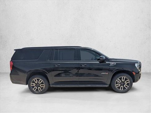 Used 2023 GMC Yukon XL AT4 w/ Technology Package AWD/4WD image 4