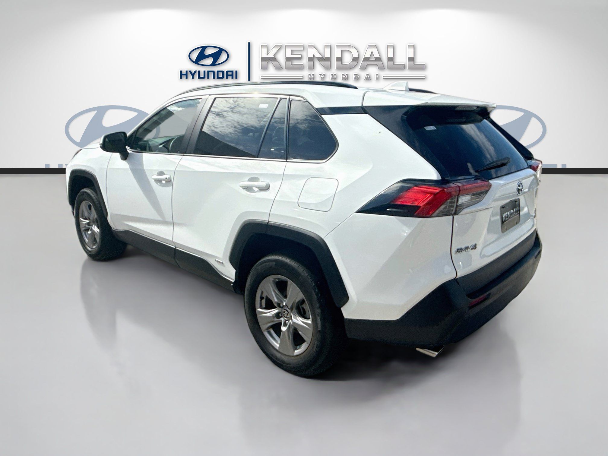 Used 2023 Toyota RAV4 XLE w/ Convenience Package AWD/4WD image 4
