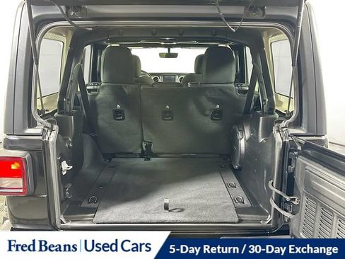 Used 2022 Jeep Wrangler Unlimited Sahara w/ Cold Weather Group AWD/4WD image 33